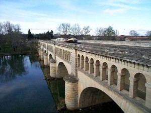 Aqueduct carrying the Canal du Midi over the River Orb at Béziers